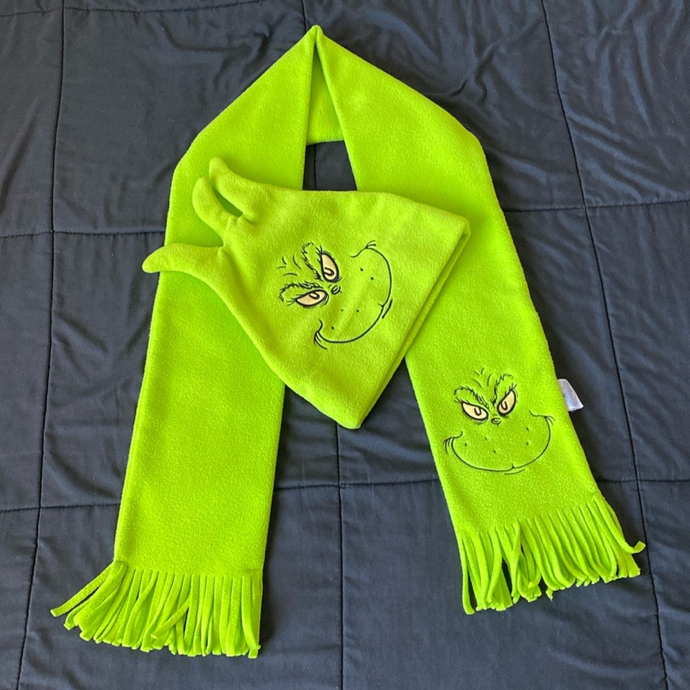 The Grinch scarf and beanie